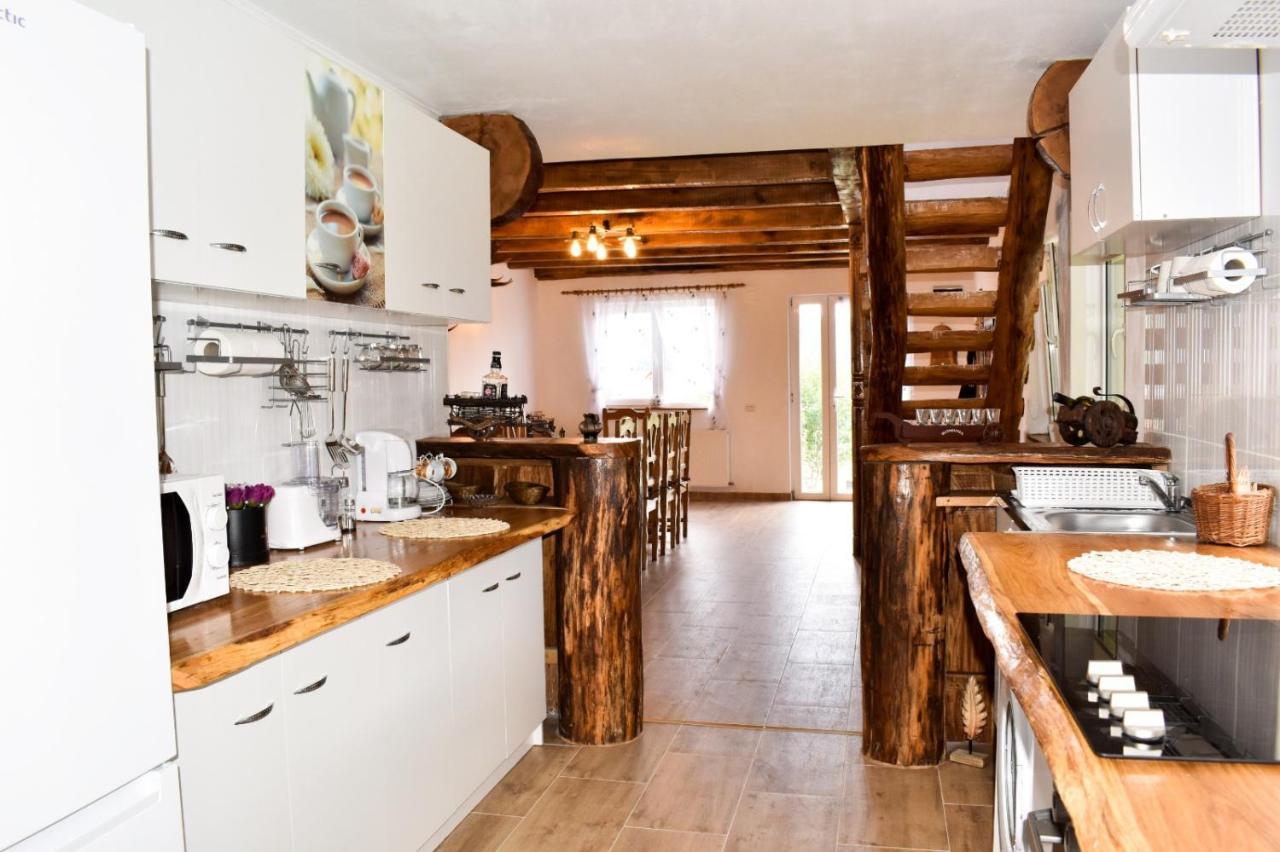 Casa De Sub Hora Villa Zărneşti Екстериор снимка