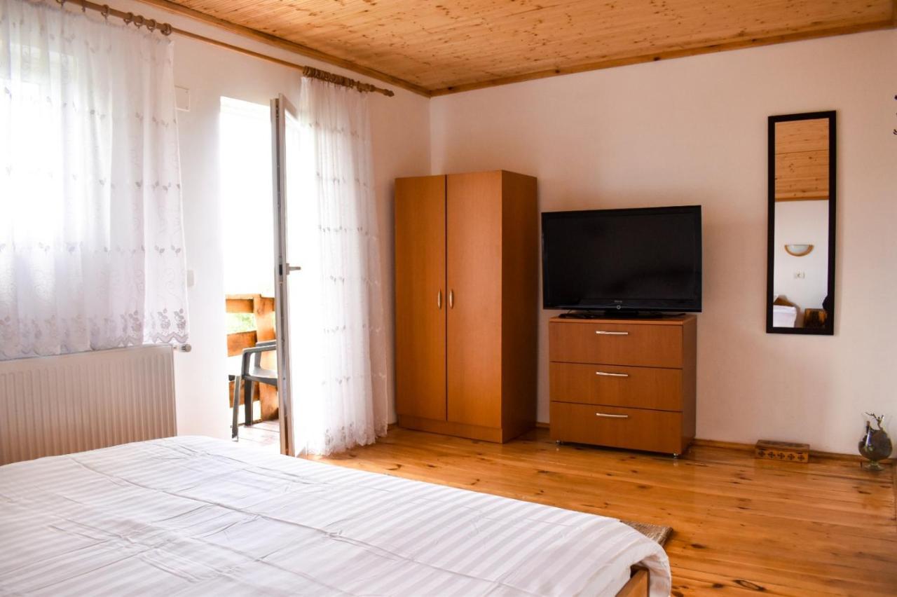 Casa De Sub Hora Villa Zărneşti Екстериор снимка