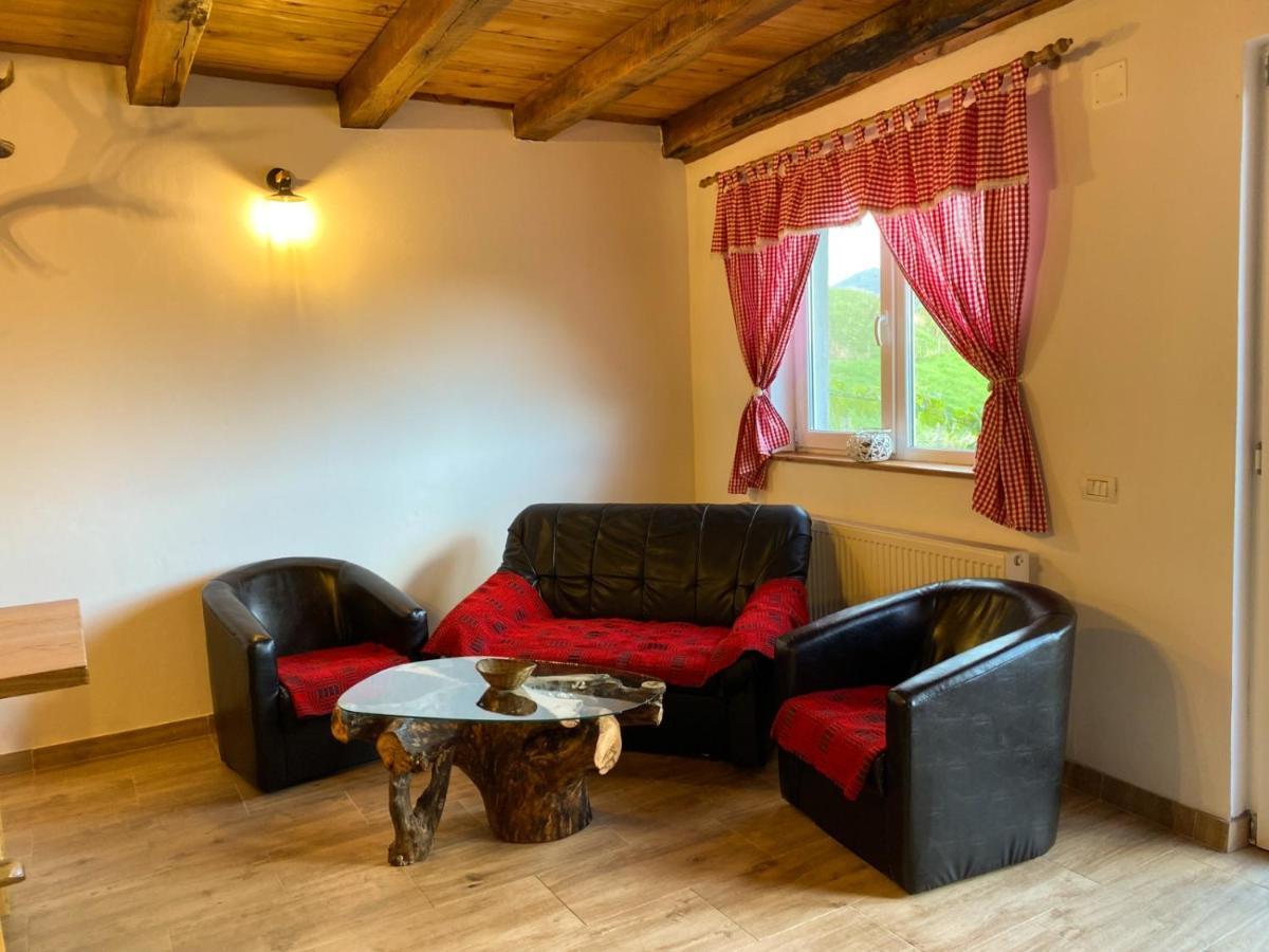 Casa De Sub Hora Villa Zărneşti Екстериор снимка
