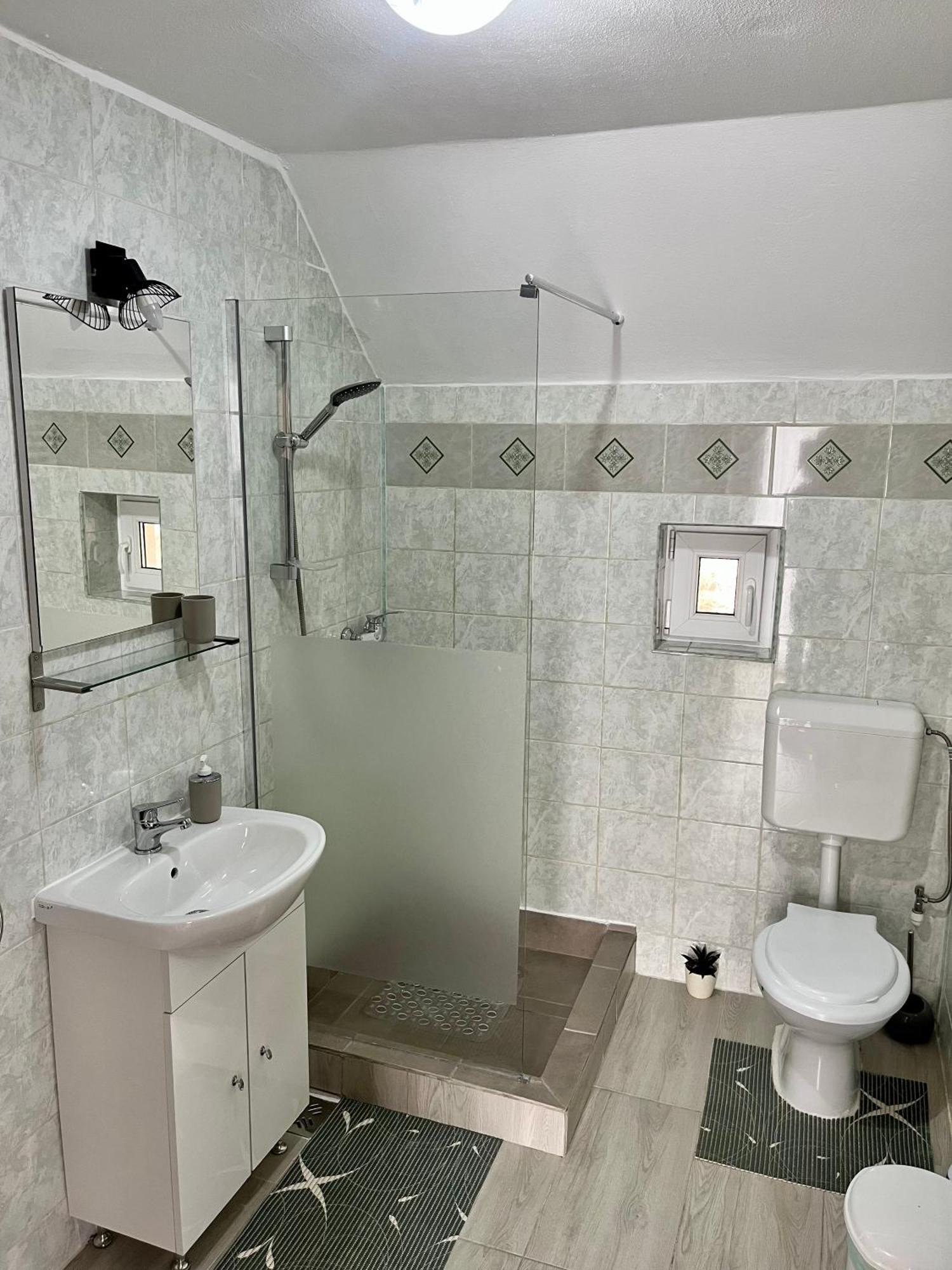 Casa De Sub Hora Villa Zărneşti Екстериор снимка